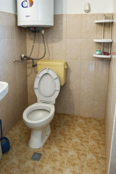 Етаж от къща в района на Христо Ботев!