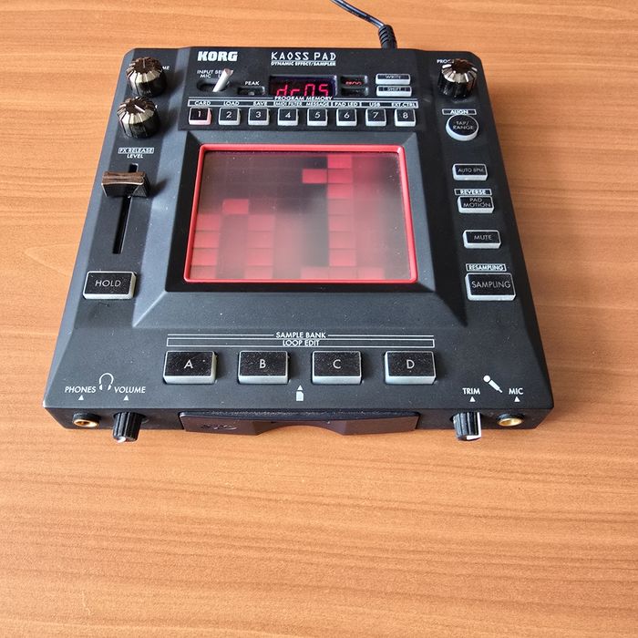Korg Kaoss Pad KP3 sampler sintetizator muzical