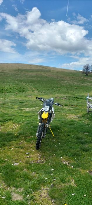 Vând sau schimb Suzuki DRZ 400E