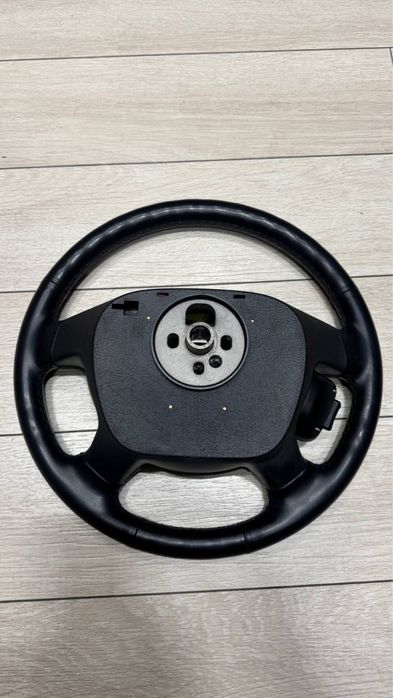 lasetti zavodskoy rul yaxshi holatda