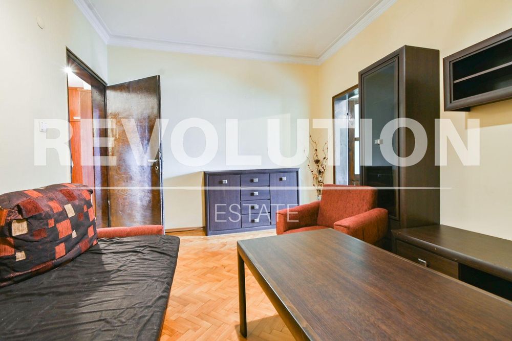 Тристаен апартамент в Центъра на София.