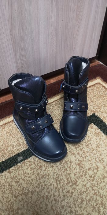 Продам новые зимние сапоги  р 32