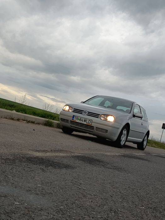 Vând Golf 4 16 benzina