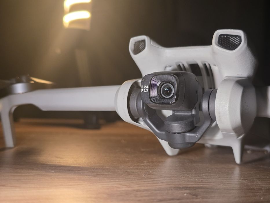 Drona DJI Mini 3 în stare foarte bună