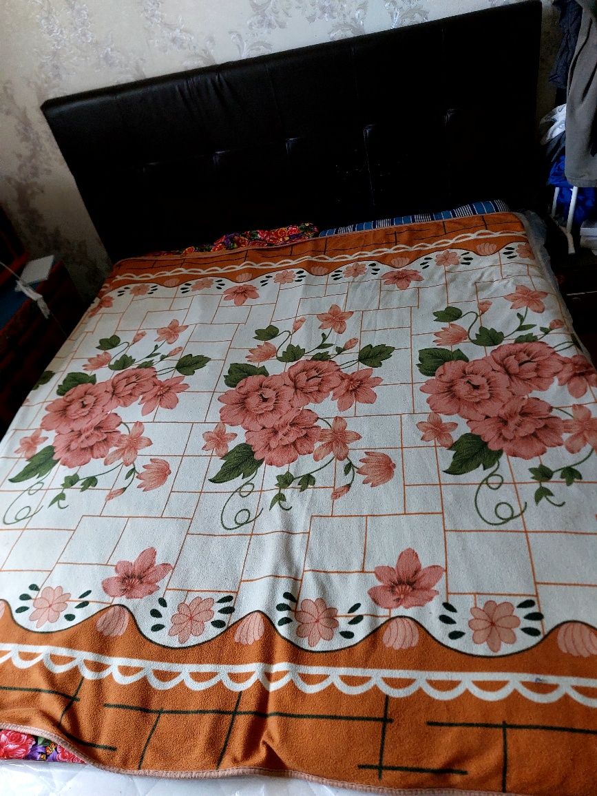 Кровать в спальню, срочно