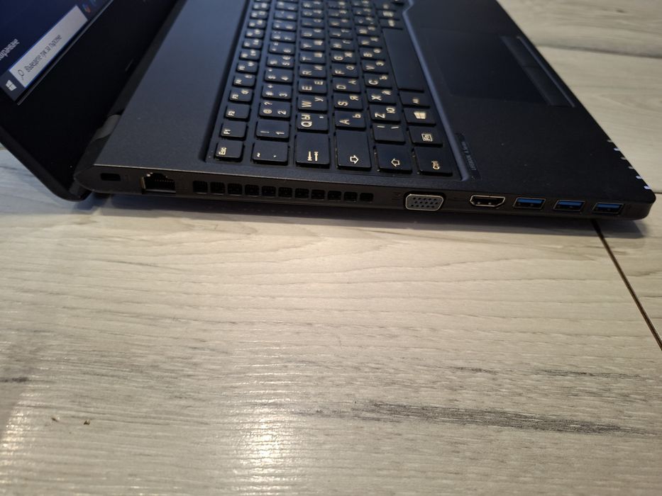 Fujitsu A557-i5 7200u/8гб/250гб ссд