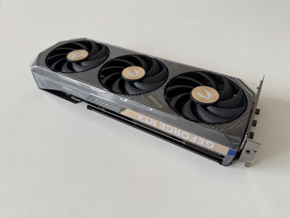 Placa Video ZOTAC GAMING GeForce RTX 5070 Ti solid sff OC 16 GB GDDR7