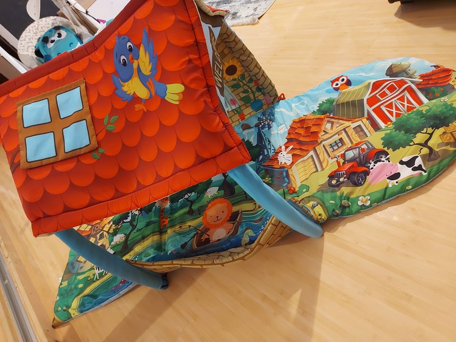 Salteluta interactiva pentru bebeluși transformabila in casuta