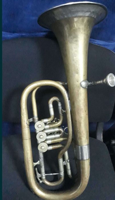 Vând bariton vertical mic