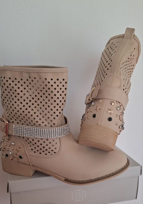 Cizme  subțiri  noi