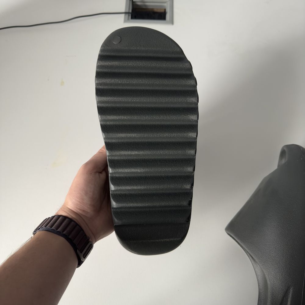 Yeezy slide slate grey