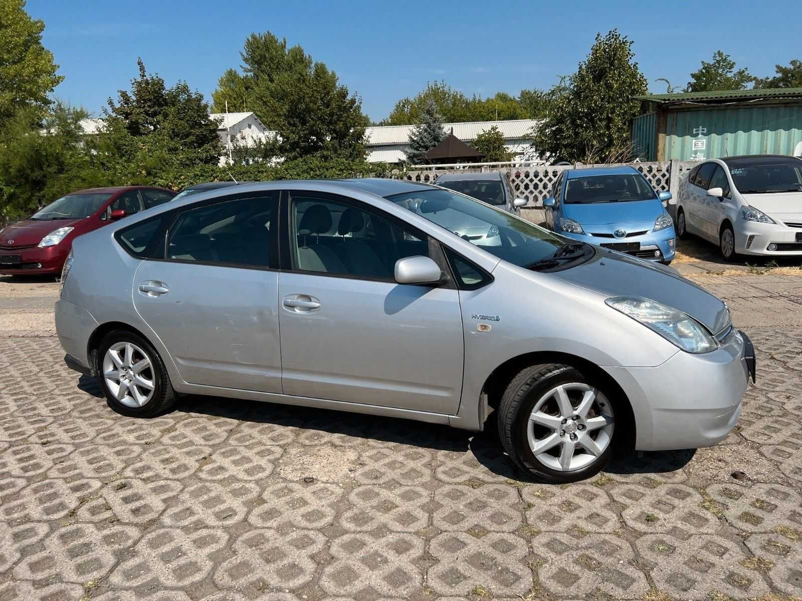 Inchiriere masini automate auto masina Rent a Car Toyota Prius Hybrid