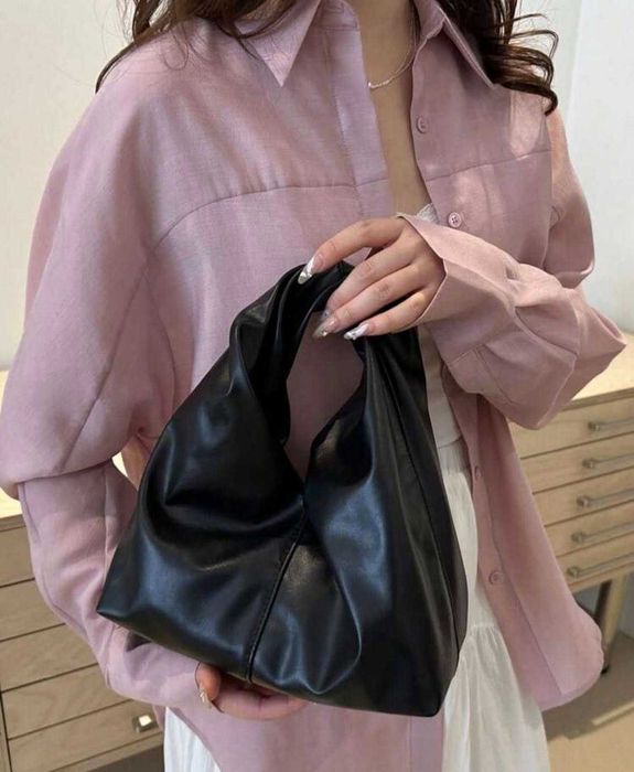 Нова черна чантичка