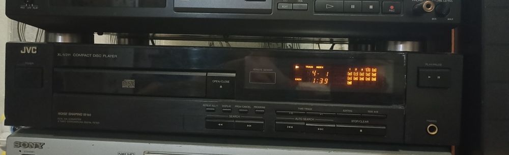 CD проигрыватель JVC XL-V311