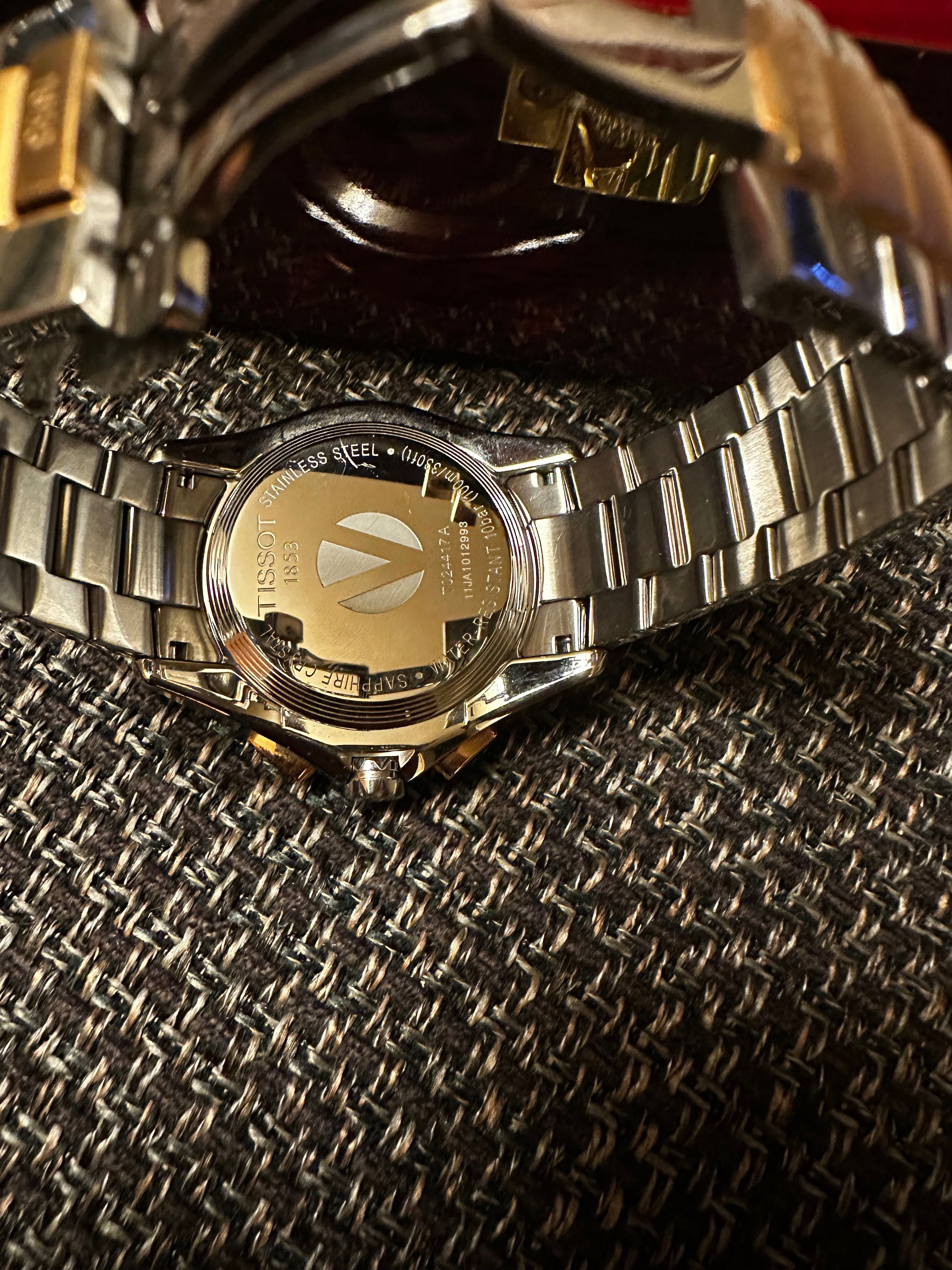 Продавам часовник TISSOT TO24417A