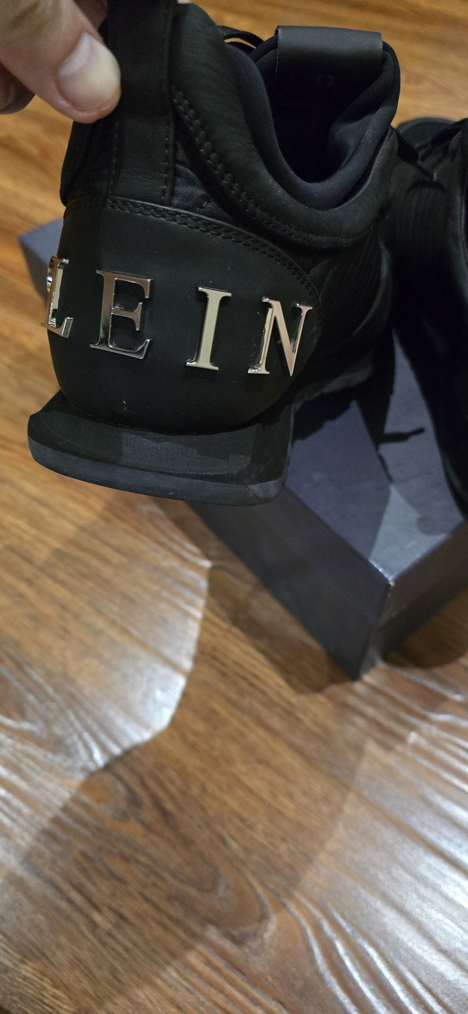 Эксклюзивные кроссовки от мирового кутерье "Philipp Plein"
