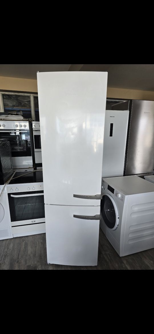 Хладилник с фризер Miele 2м