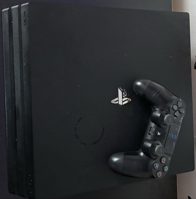 Vând ps4 foarte bun nu afost folosit de multe ori