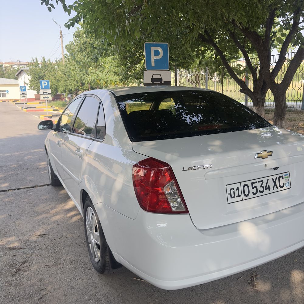 Lacetti 1.6 avtamat 2012 polni navarot