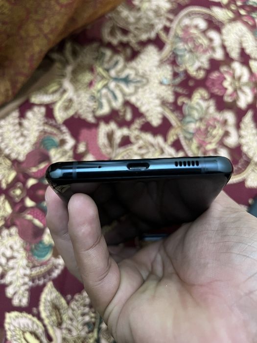 Samsung s 20 ultra sotiladi . 12/256gb