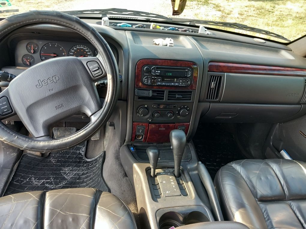 Jeep Grand Cherokee 4.7 benzina vând  sau schimb