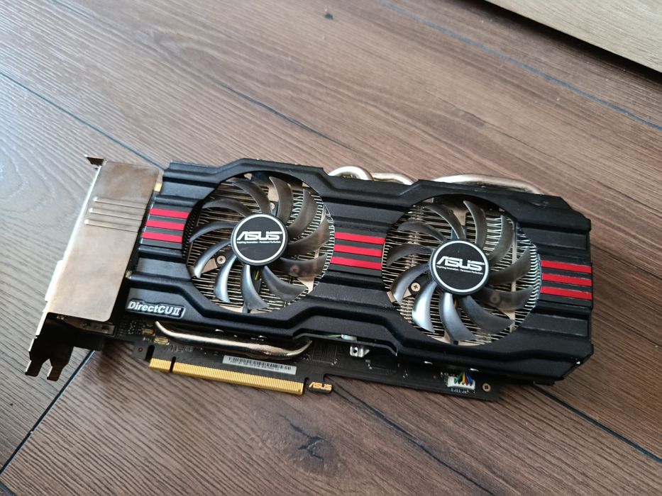 Placa video Asus Geforce Gtx 670 DirectCU II  gddr5 2048MB