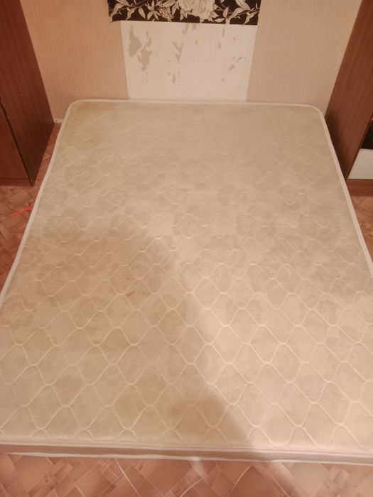Срочно продам матрас двух спальный
