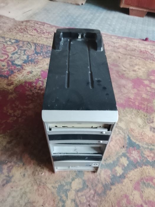 Vând unitate PC + monitor