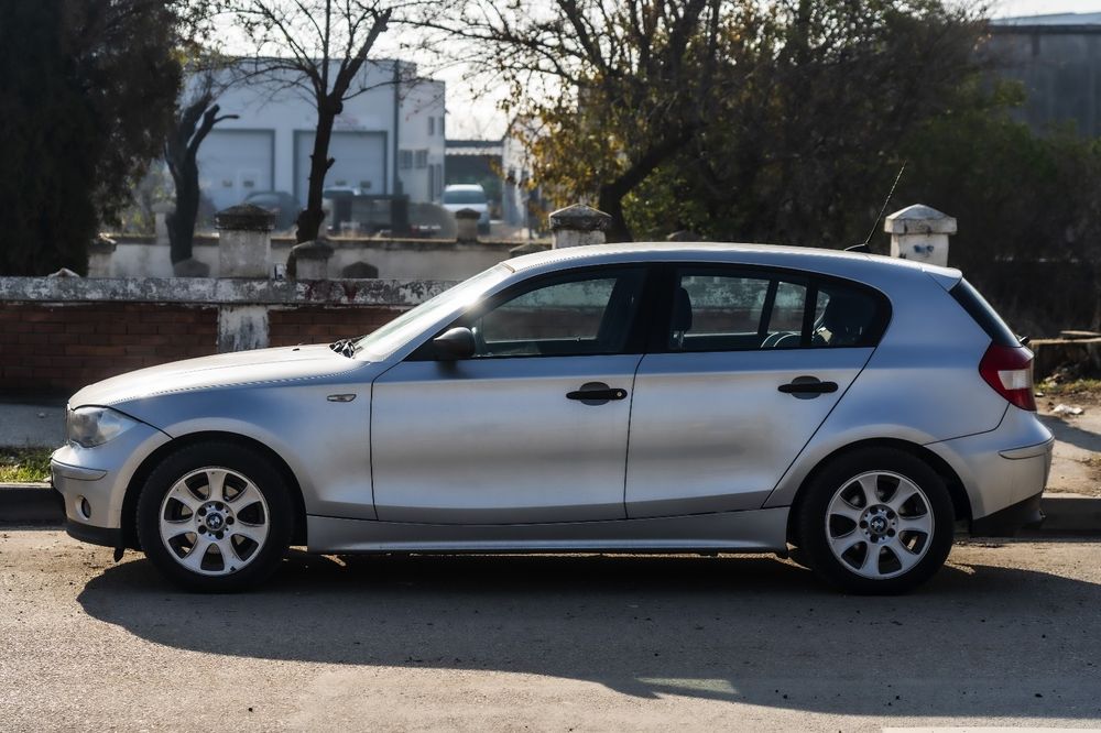 Vand schimb Bmw seria 1 2006 si bmw seria 525 pachet M 3 butoane