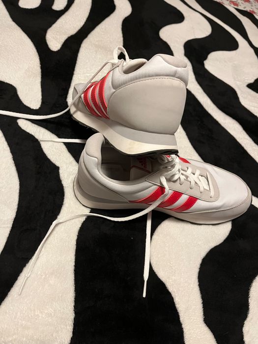 Vând adidași noi ,Adidas mărimea 42