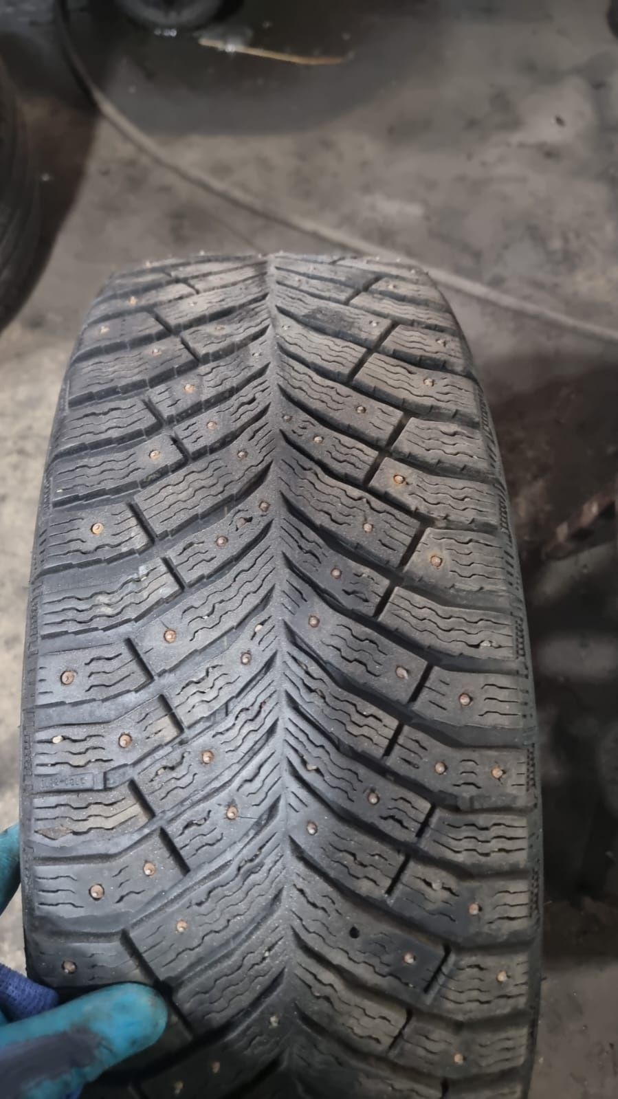 Продам 1 диск с резиной 235/45 /18