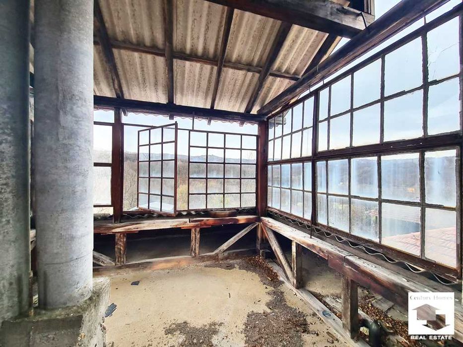 116252 Голям парцел с две къщи и плевня в с. Войнежа