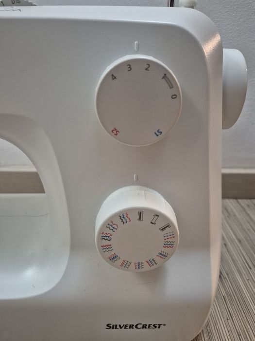 Vand masina de cusut marca Silvercrest, noua