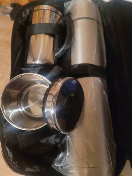 set 2 termosuri noi, 1 litru fiecare sau set cu 2 cani in geanta de  t