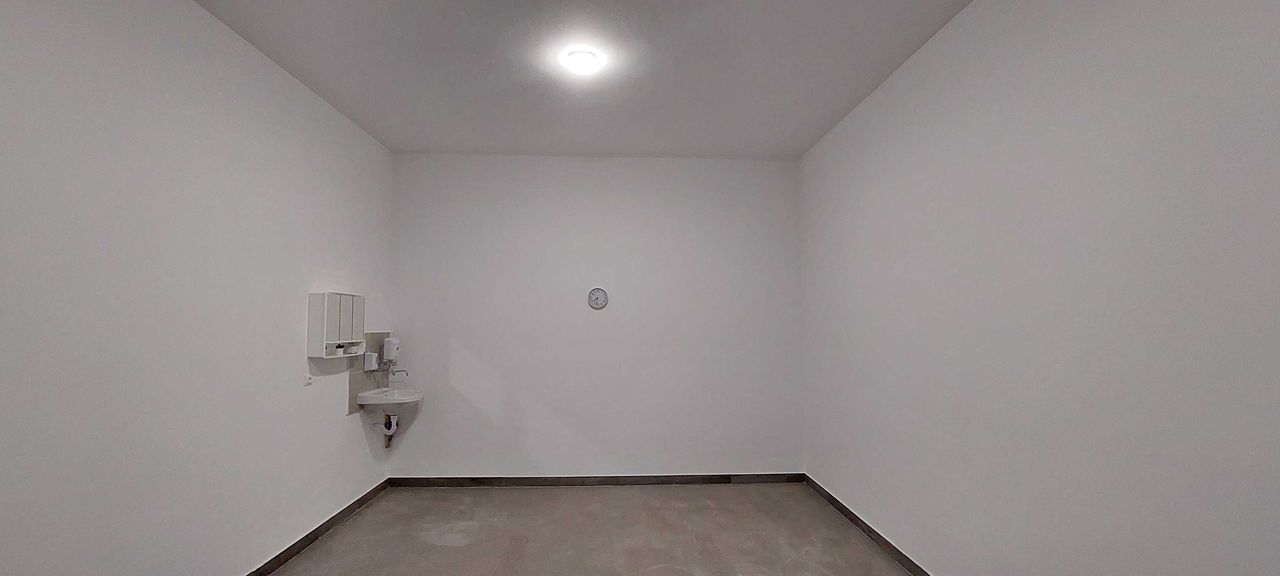 Дава се под наем Гараж / Паркомясто в Асеновград - 23 кв.м за 117.3 € - Снимка #1