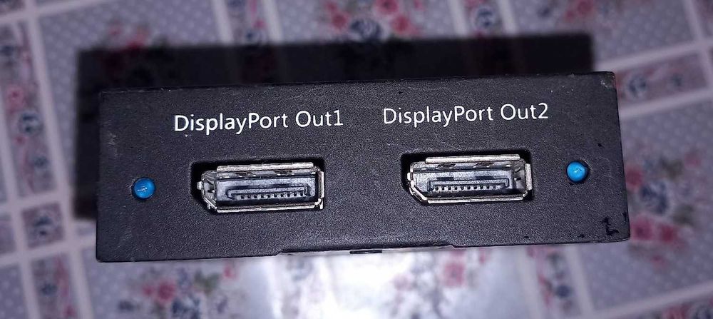 LINDY 38402 2‑Port DisplayPort Splitter