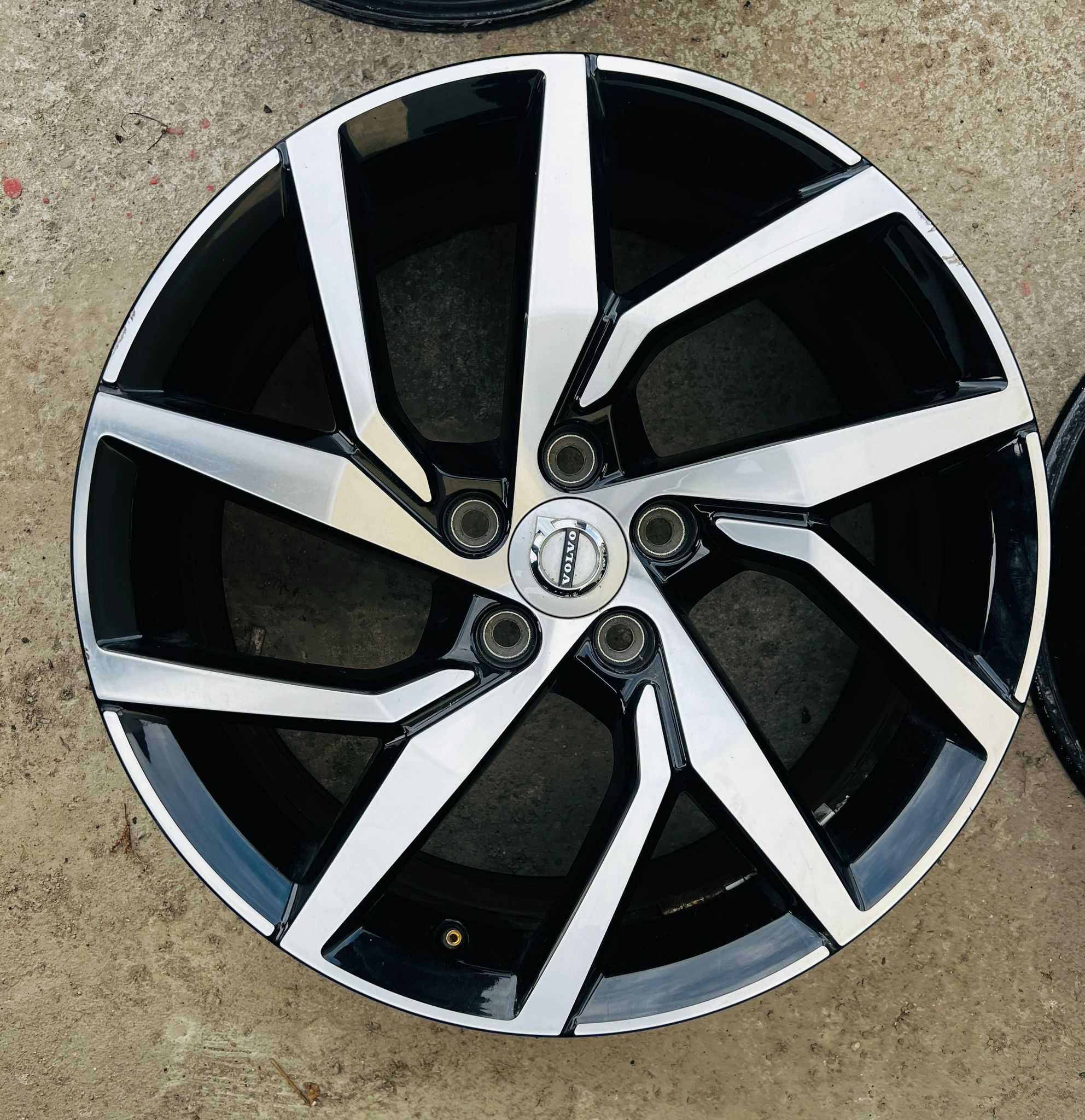 Jante Volvo R18 5-Y Spoke Black Diamond Cut S60 V60 Xc60 Xc40 Xc90