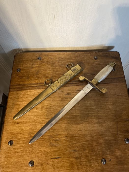 Suport pt. ustensile semineu sau umbrele ;Briceag multifuncțional