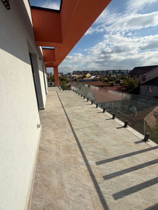 Spațiu comercial premium 122 mp2 cu terasă mare