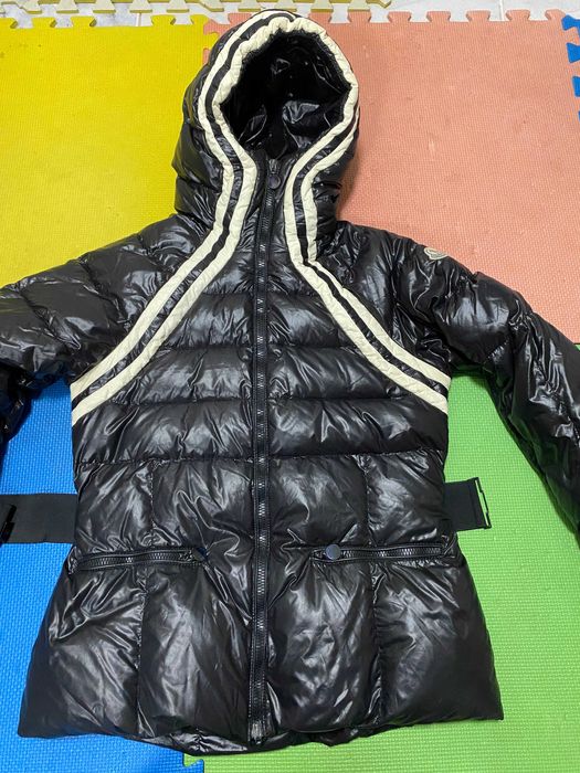 ''Moncler''оригинално дамско пухено яке S -М размер