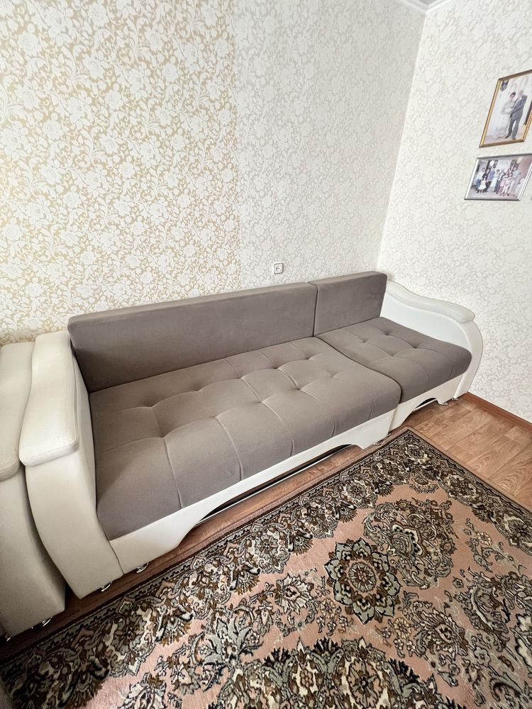 Диван с креслом для гостинной