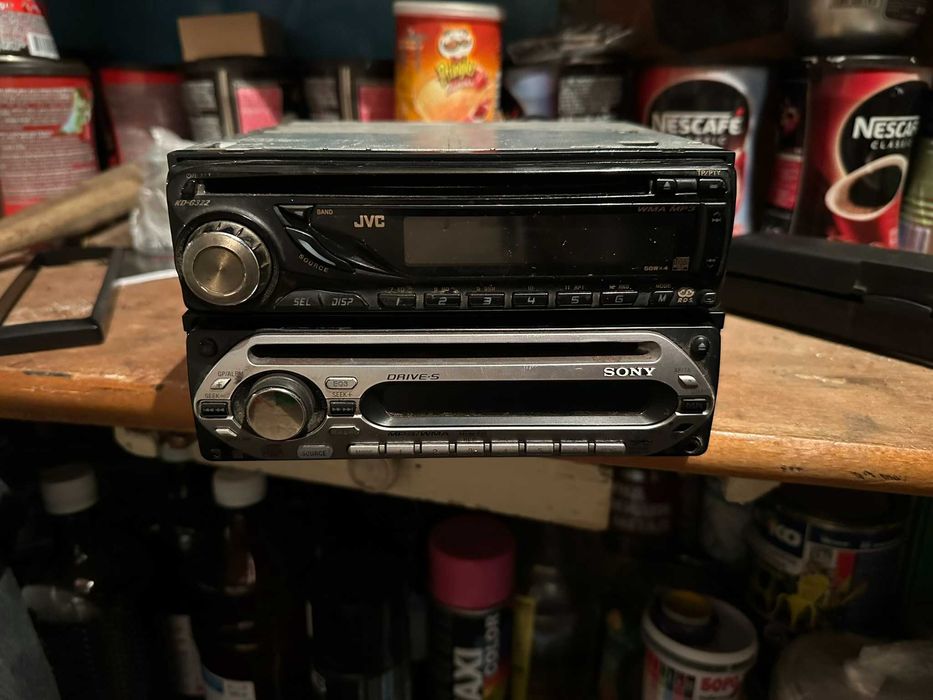 Автомобилни радиота Sony и JVC