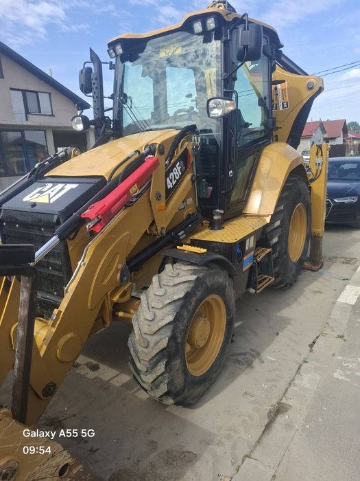 Buldoexcavator caterpillar