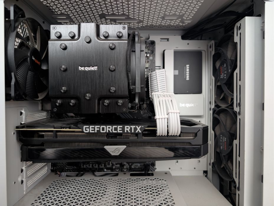 PC Gaming: Memorie 32GB, Stocare 3TB, RYZEN 7 3800x, RTX 3070