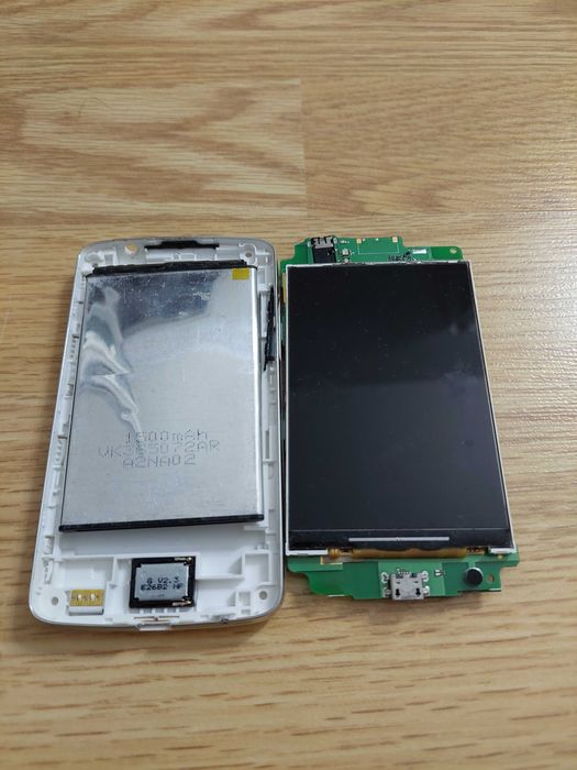 Doua tablete si doua telefoane pentru piese
Lenovo Kiros E-Boda  Acer