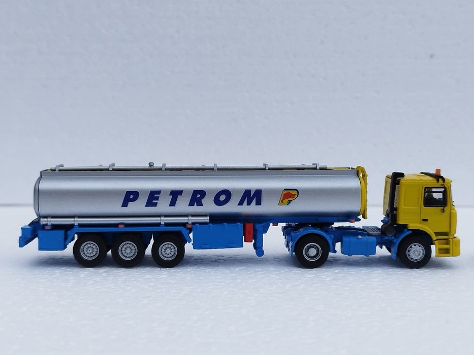 Set camioane Petrom scara HO macheta 1 87 trenulet diorama