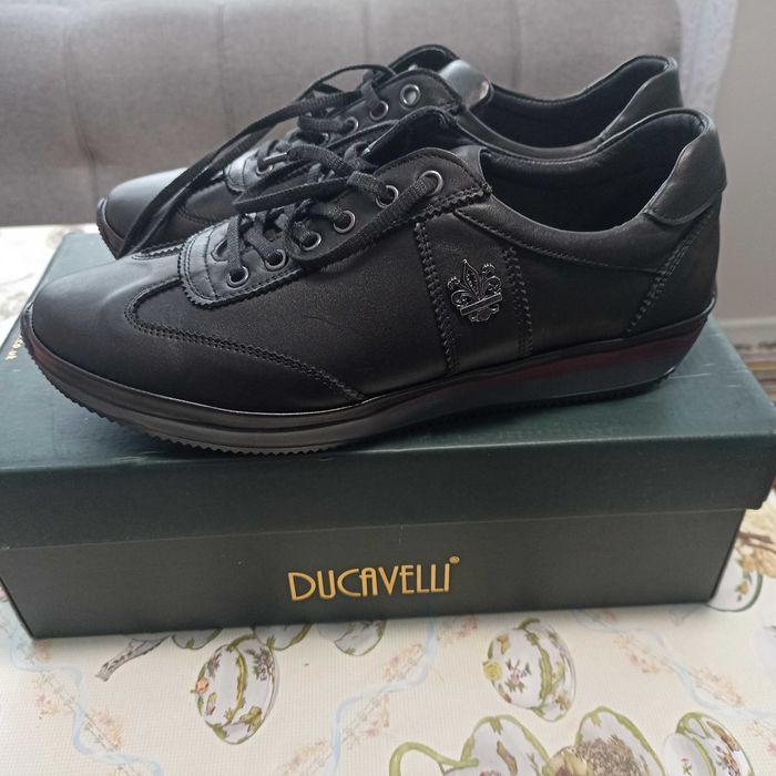 Продавам обувки DUCAVELLI