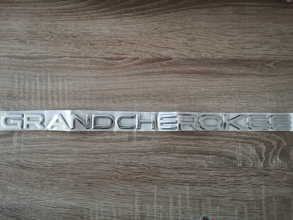 сребрист надпис Jeep Grand Cherokee стар стил