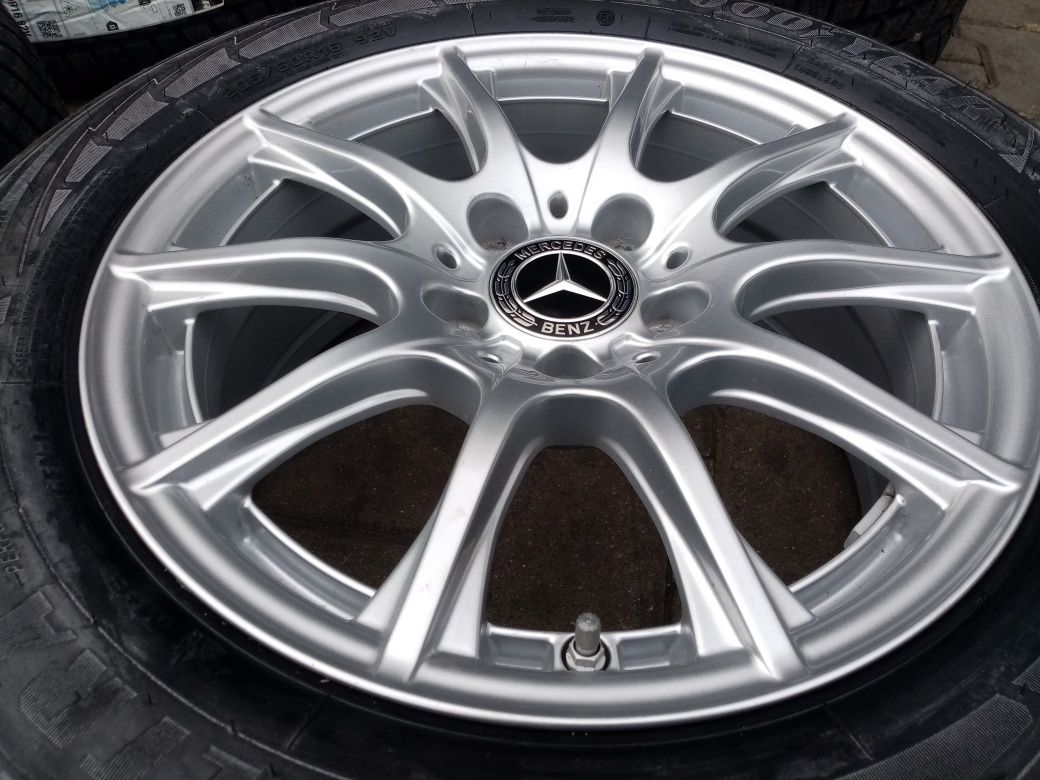 Jante originale Mercedes C class W205 pe 16"cu anvelope de iarnă noi.