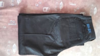 Pantaloni culoare neagra